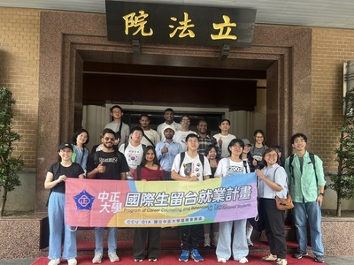 Group photo at the Legislative Yuan