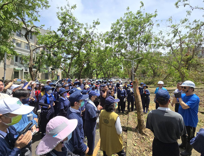 心手相連慈濟志工攜手中正大學　把最美的中正找回來共築韌性校園